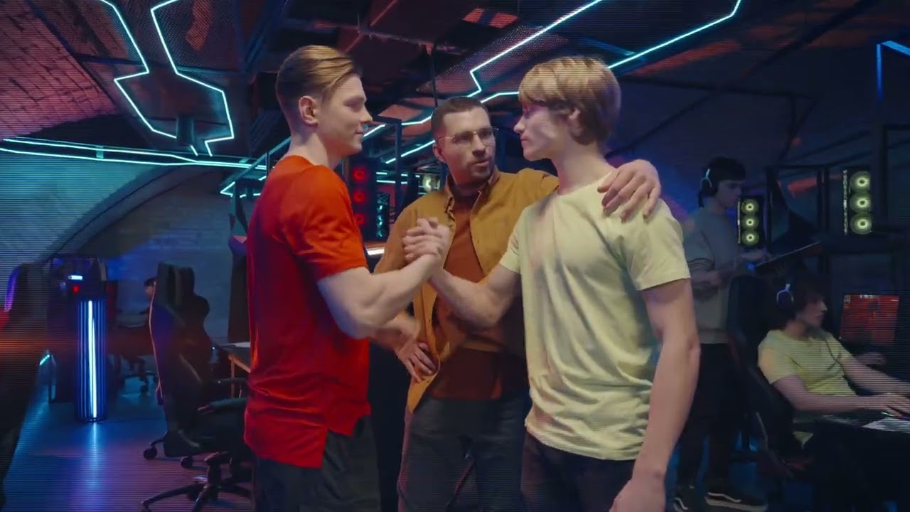 Команда Dragon Esports Club у кіберспортивному клубі